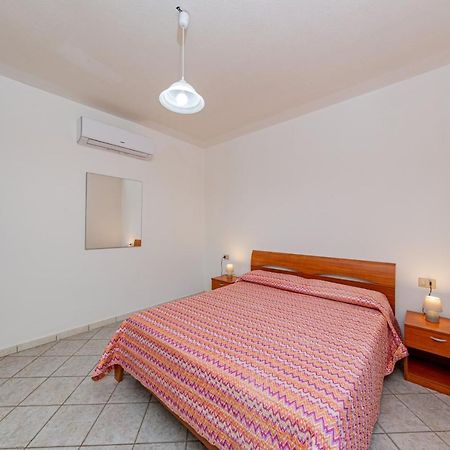 Appartamento Residenziale Trilocale 6 Posti Letto Via Sardegna San Teodoro San Teodoro  Eksteriør billede